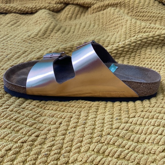 Rose gold Birkenstock Women's Arizona Soft Footbed
Slide Sandals size 39 - Picture 9 of 12